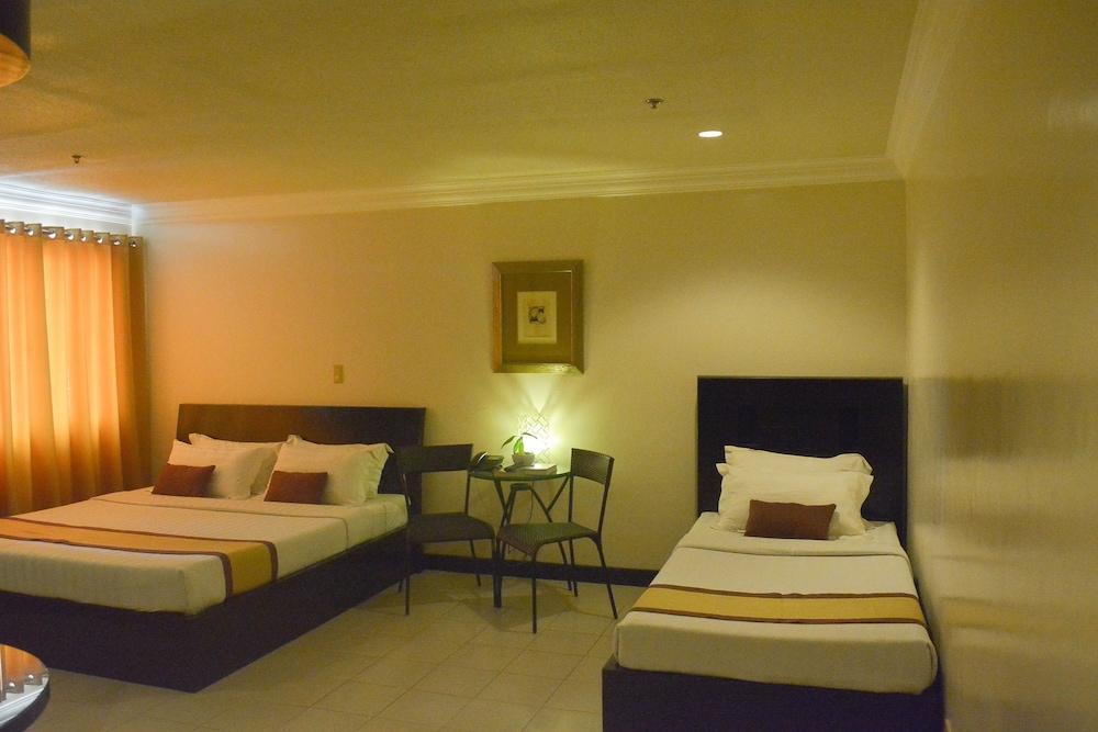Hotel Tavern Surigao Exterior foto