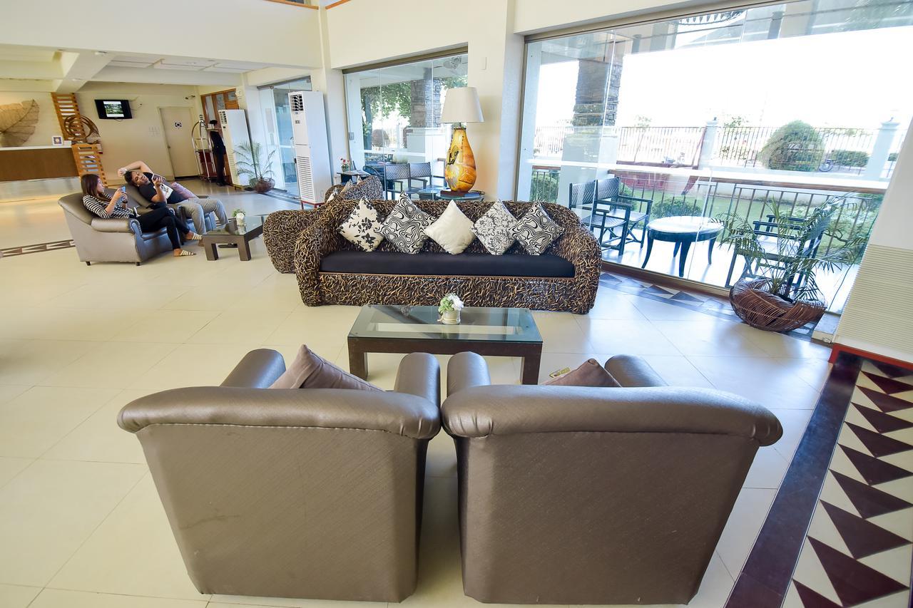 Hotel Tavern Surigao Exterior foto